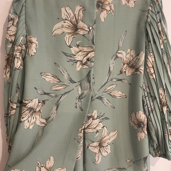 Beautiful turquoise crepe blouse. Very good quality material. - Picture 4 of 4